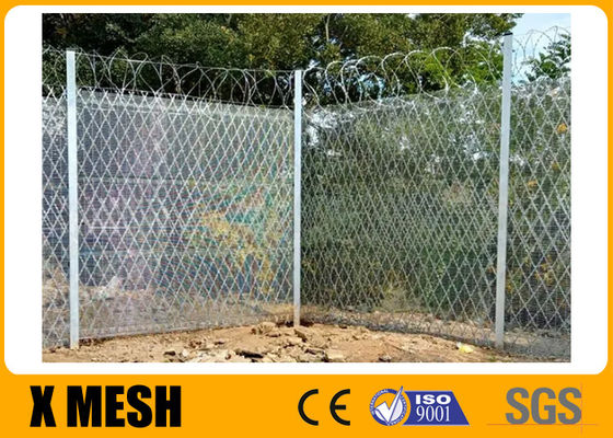 2.0m Welded Razor Concertina Wire Mesh 100mmx200mm Open สำหรับสนามทหาร