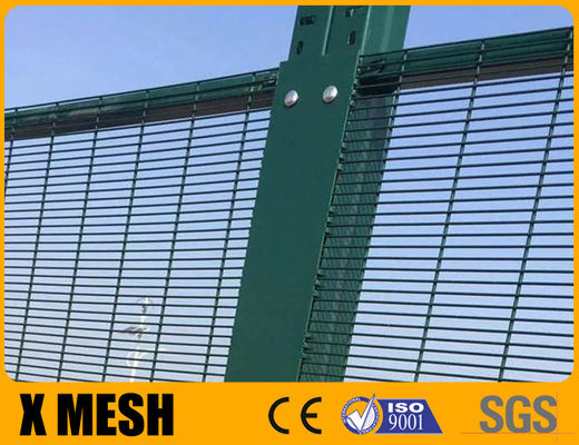 80mm X 100mm Square Post Anti Climb Mesh Fence สีเขียว สําหรับสนามพาณิชย์